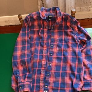 Roots women’s size extra small button-down plaid shirt. Excellent condition.